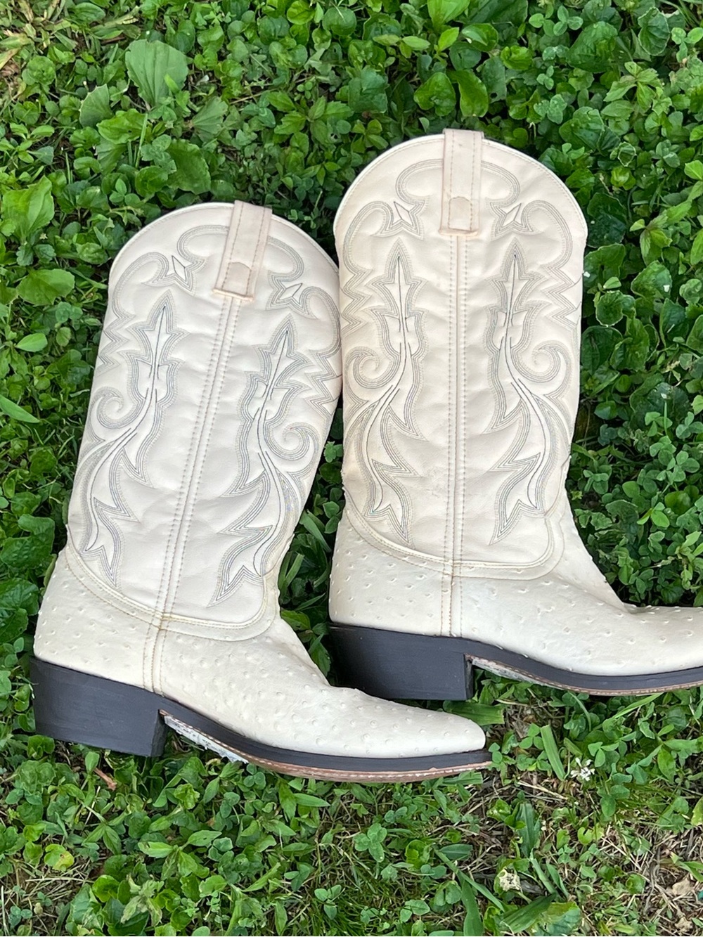 Vintage Cream Ostrich Print Pointed Toe Cowboy Boots Size 8W